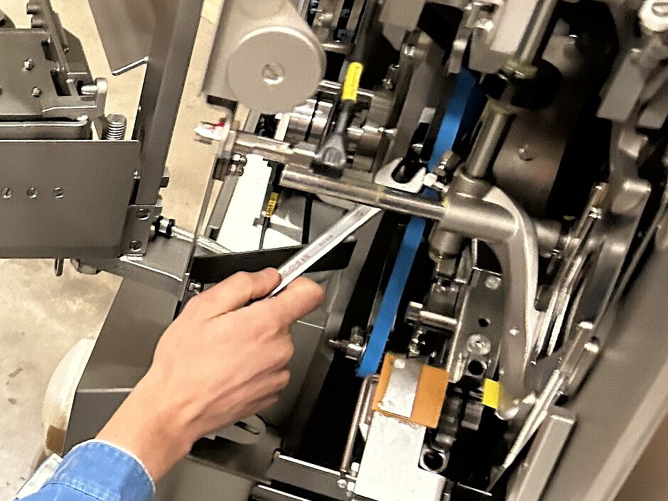 Maschine wird im Rahmen der Wartung überprüft